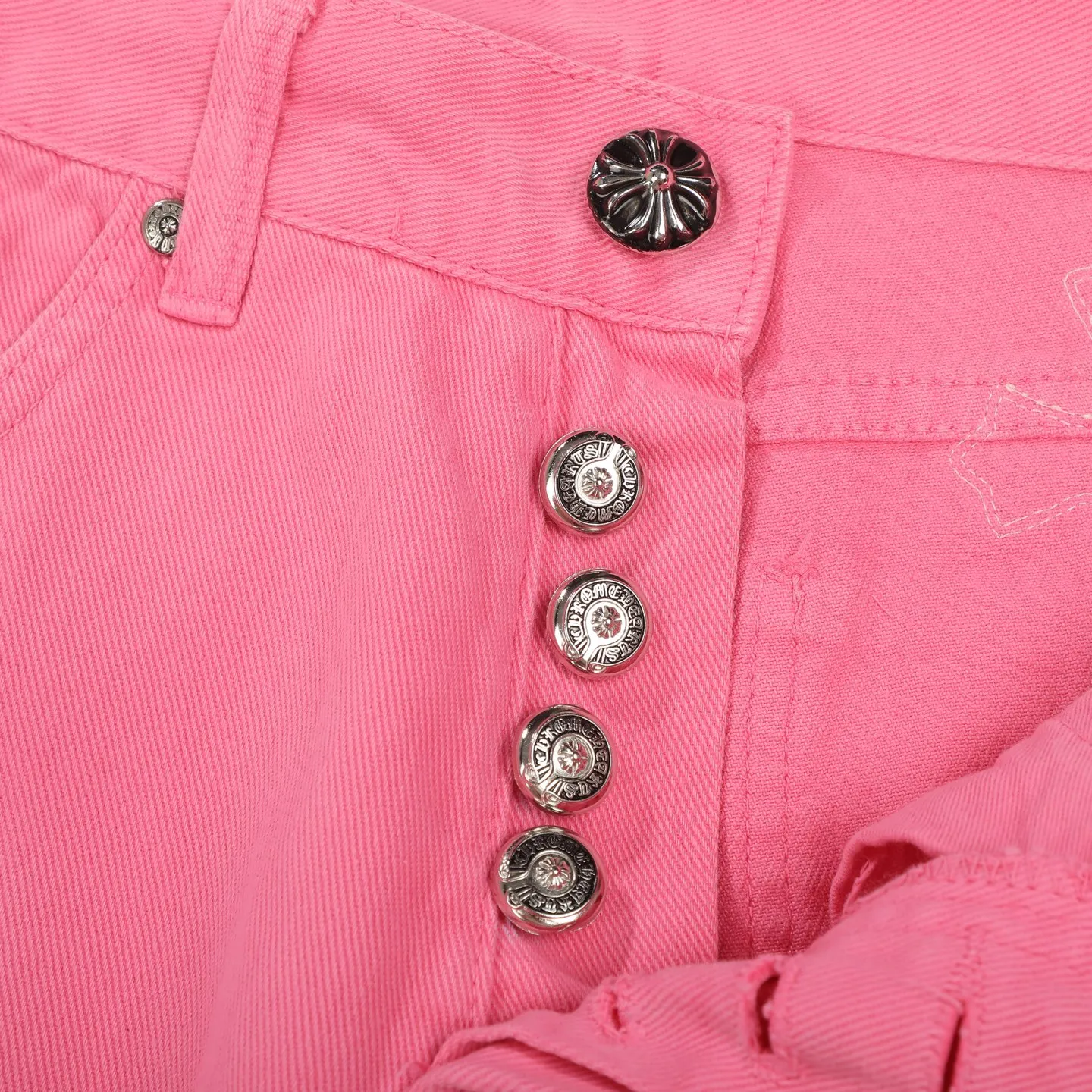 P260 Chrome hearts｜ch Chrome Hearts Limited Barbie Pink Leather Jeans for Girls - Charming dopamine personalized jeans, indispensable for fashionistas, the same model for celebrities, and one touted by many bloggers. This new pair of pants is perfect in terms of shape and upper body. It is no exaggeration to say that making a pair of jeans is equivalent to making 20 short-sleeved pieces. The fabric is made of high-quality imported denim. It has a unique high-end texture. I am very satisfied with it after washing and proofing several times.  Color: Barbie Pink Size: 28/30/32/34 Waist: 74/76/78/80 Pants Length: 101/102/103/104